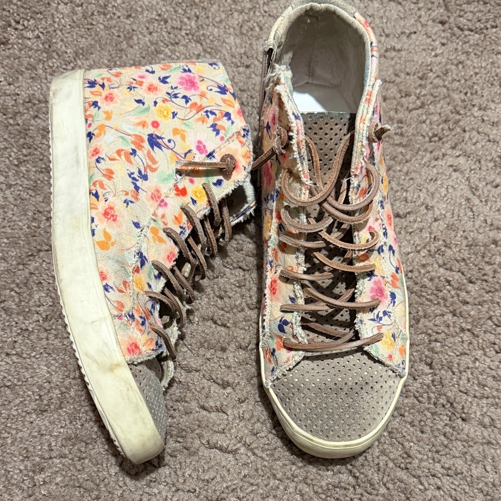 Ovye Floral High-Top Sneakers
